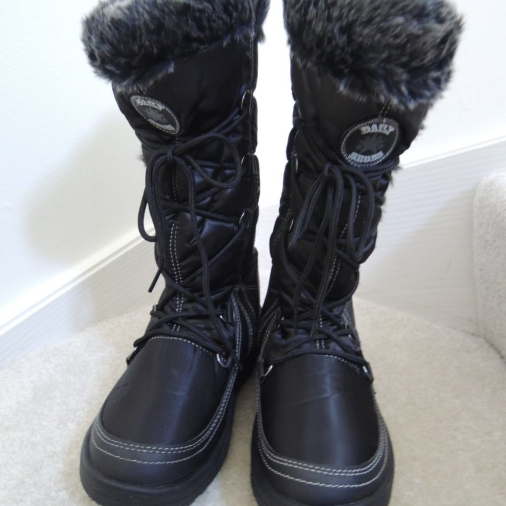 Ladies Boots Size 8 1/2 M by Daily Shoes Faux Fur Waterproof Black Quilt Lace Up - Picture 2 of 13